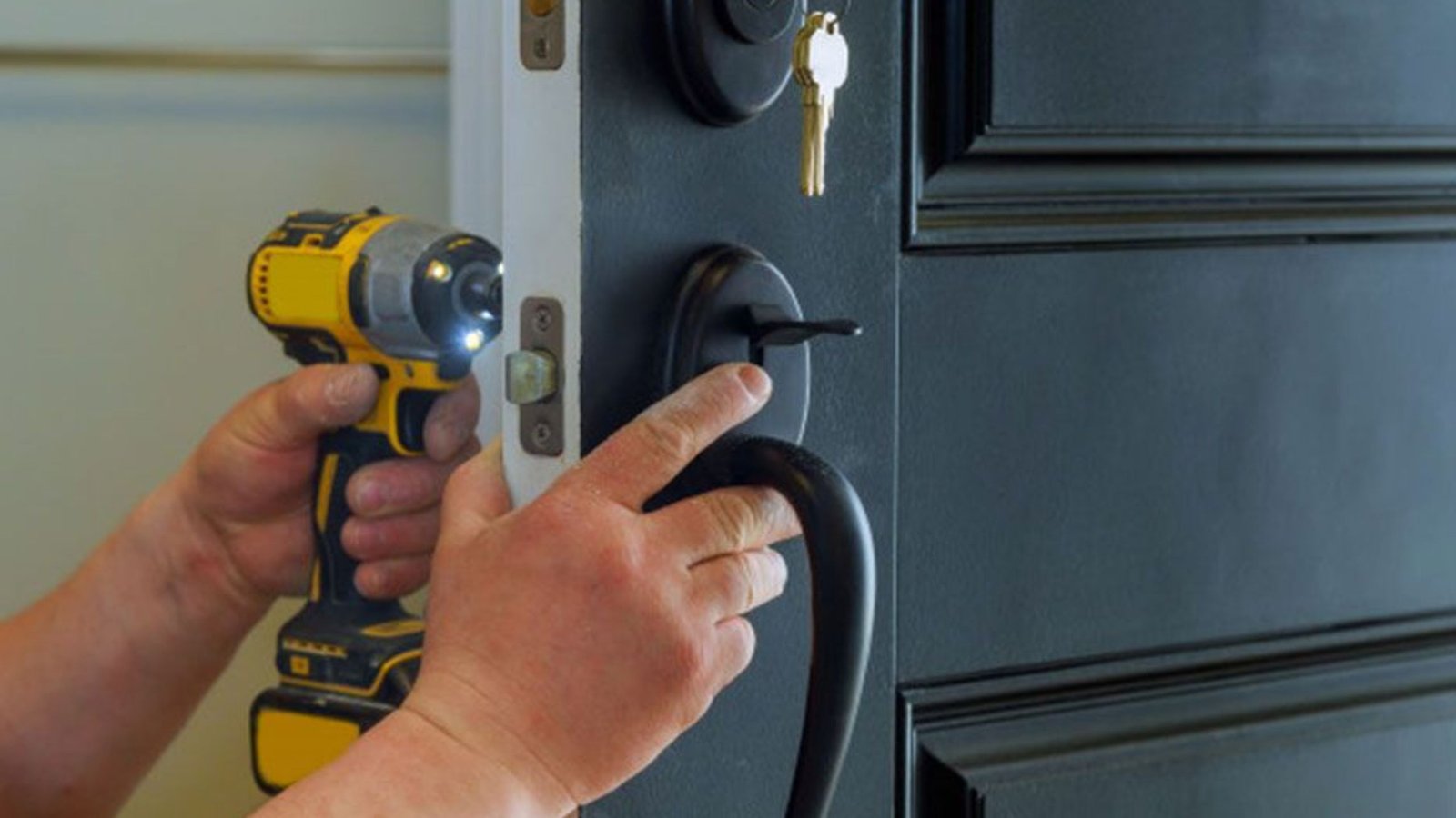 Locksmith in Texas unlocking residential door safely and efficiently