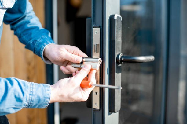 Emergency locksmith from ReKey Xpress performing a damage-free house lockout service in Conroe.