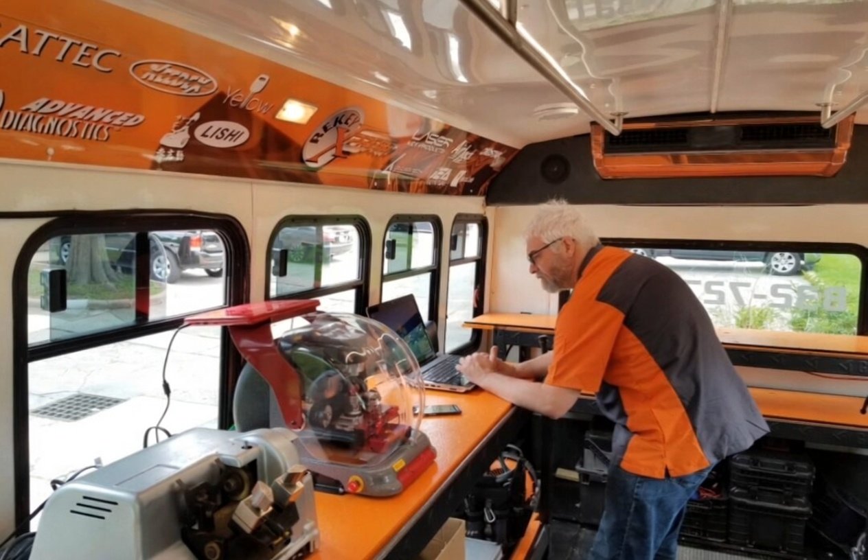 ReKey Xpress Locksmith technician delivering dependable key and lock services in Magnolia, TX<br />
